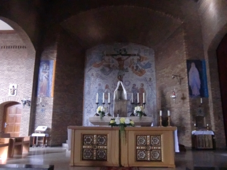 Tienray NL : Kloosterstraat, Römisch-kath. Kirche, im Kircheninneren